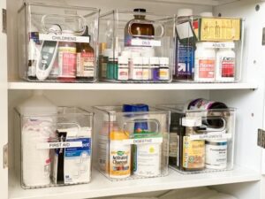 Organising medicine cabinet PharmOnline Home